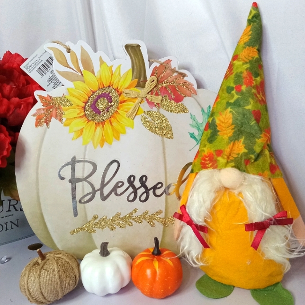 Seasonal wall decor set